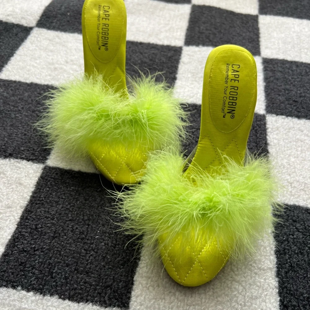 SOLD ON DEPOP Vintage Boudoir Style Feather Heels - Picture 4 of 8